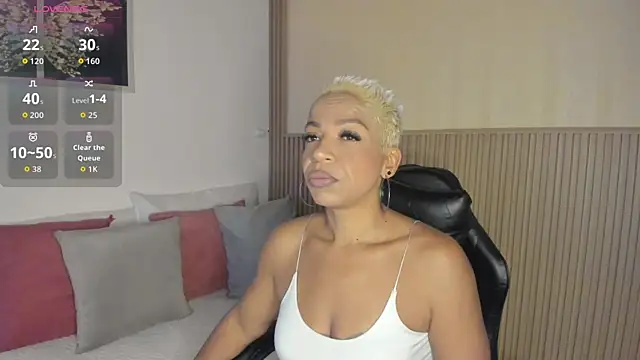 Snapshot of summer_night_ chatting on November 25, 11:21 am summer night online show from November 25, 11:21 am