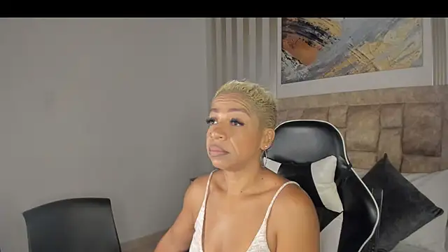 Snapshot of summer_night_ chatting on December 5, 11:30 am summer night online show from December 5, 11:30 am