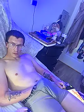 Snapshot of Hatchetwound6969 chatting on February 1, 5:11 pm Hatchetwound6969 online show from February 1, 5:11 pm