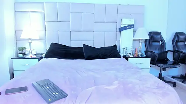 Snapshot of IsisLoveyes_ chatting on November 25, 12:32 am IsisLoveyes online show from November 25, 12:32 am