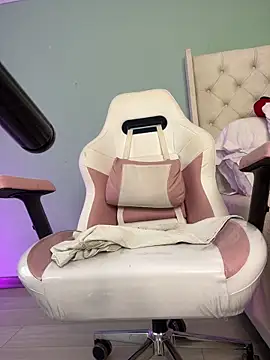 sharon leone26 online show from December 14, 11:59 am