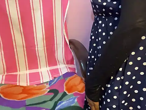 Snapshot of roshni-5 chatting on March 4, 3:48 pm roshni-5 online show from March 4, 3:48 pm