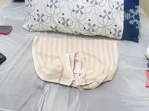 just lela online show from October 15, 12:05 pm