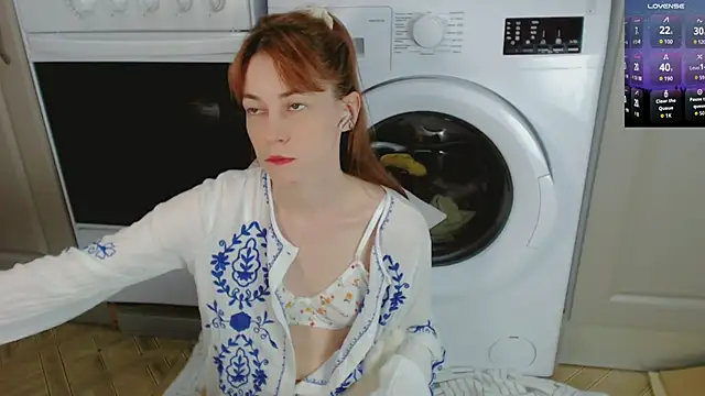 Snapshot of Amina_Barbarian chatting on October 13, 5:35 pm Amina Barbarian online show from October 13, 5:35 pm