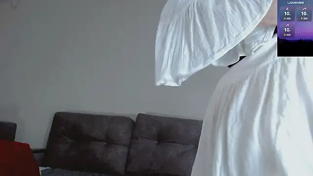 Snapshot of Amina_Barbarian chatting on November 8, 6:07 pm Amina Barbarian online show from November 8, 6:07 pm