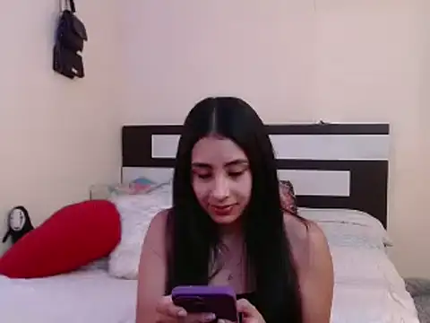 Snapshot of chika_hellar chatting on January 20, 10:37 pm chika hellar online show from January 20, 10:37 pm