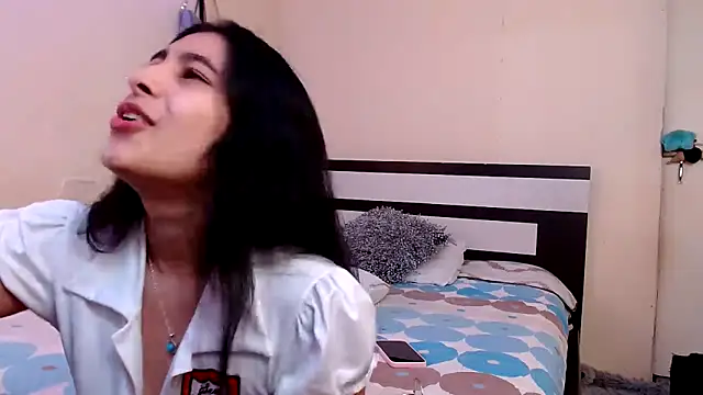 Snapshot of chika_hellar chatting on October 20, 10:54 pm chika hellar online show from October 20, 10:54 pm