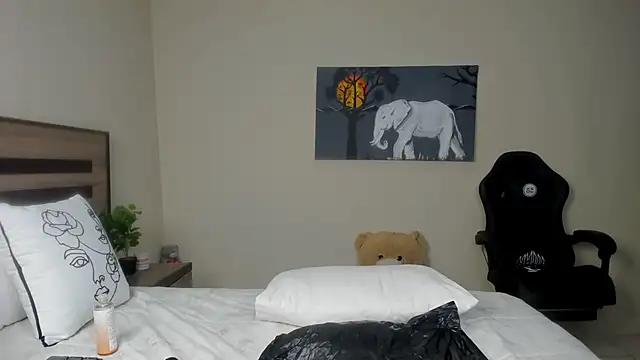 Renee-18 online show from March 7, 9:59 pm