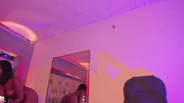 Snapshot of EmilyHaan chatting on January 15, 2:17 am EmilyHaan online show from January 15, 2:17 am