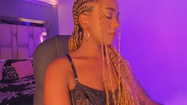 Snapshot of EmilyHaan chatting on January 27, 7:46 pm EmilyHaan online show from January 27, 7:46 pm