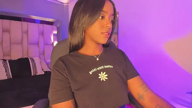 Snapshot of EmilyHaan chatting on February 13, 8:24 pm EmilyHaan online show from February 13, 8:24 pm