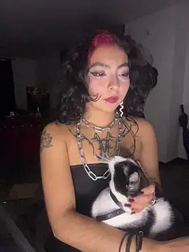 Snapshot of _Gothiccbitch_ chatting on February 2, 4:33 am Gothiccbitch online show from February 2, 4:33 am