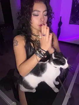 Snapshot of _Gothiccbitch_ chatting on February 25, 5:39 am Gothiccbitch online show from February 25, 5:39 am