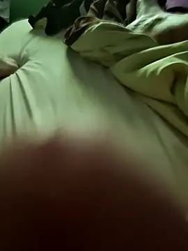 Snapshot of Szeltolo001 chatting on September 18, 7:16 pm Szeltolo001 online show from September 18, 7:16 pm