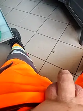 Snapshot of Szeltolo001 chatting on October 31, 1:23 pm Szeltolo001 online show from October 31, 1:23 pm