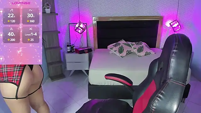 Snapshot of delilaquinn chatting on February 13, 12:21 pm delilaquinn online show from February 13, 12:21 pm