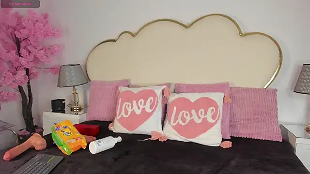 Snapshot of CahitlinBell chatting on November 25, 5:40 am CahitlinBell online show from November 25, 5:40 am