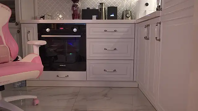 Golden Aline online show from December 7, 6:59 pm