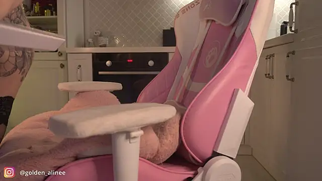 Golden Aline online show from January 3, 11:01 pm