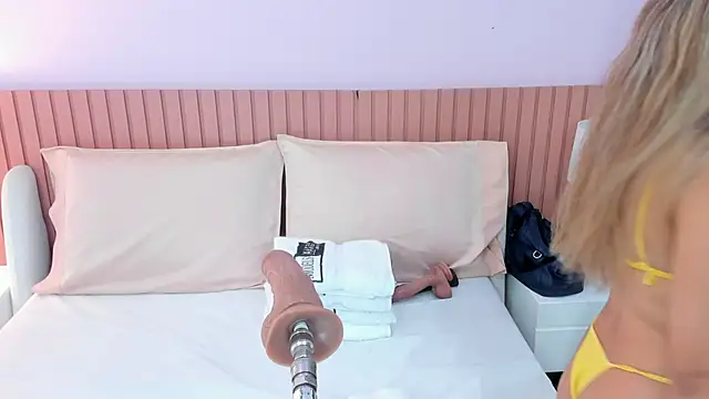 Snapshot of katia_expensive chatting on October 14, 11:44 am katia expensive online show from October 14, 11:44 am