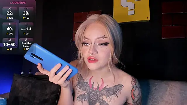 Snapshot of Elettra_Rou chatting on February 6, 2:33 am Elettra Rou online show from February 6, 2:33 am