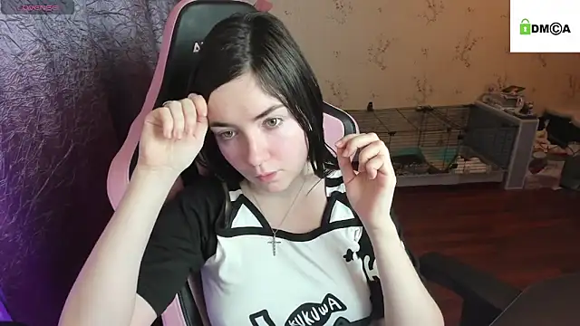 Snapshot of Crazy_forest_fairy chatting on November 8, 10:52 pm Crazy forest fairy online show from November 8, 10:52 pm