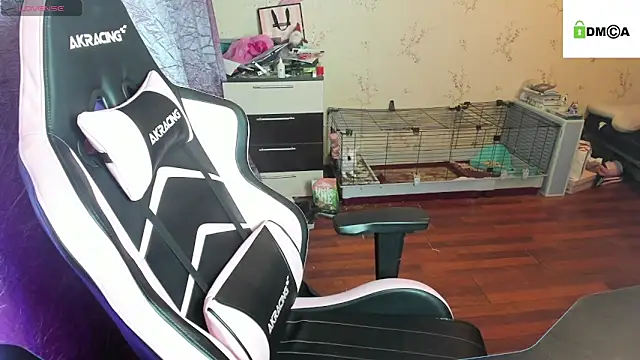 Snapshot of Crazy_forest_fairy chatting on November 25, 10:43 pm Crazy forest fairy online show from November 25, 10:43 pm