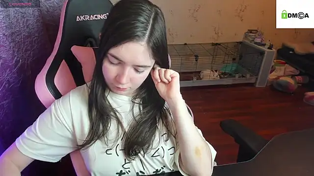 Snapshot of Crazy_forest_fairy chatting on December 21, 7:32 pm Crazy forest fairy online show from December 21, 7:32 pm