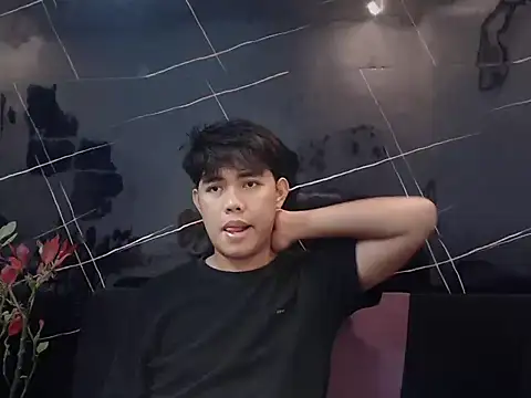 hoenika online show from February 2, 9:41 am