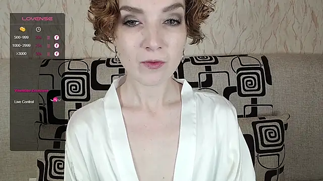 Snapshot of TinaWince chatting on October 25, 4:42 am TinaWince online show from October 25, 4:42 am