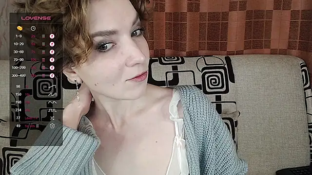 Snapshot of TinaWince chatting on December 5, 4:43 am TinaWince online show from December 5, 4:43 am