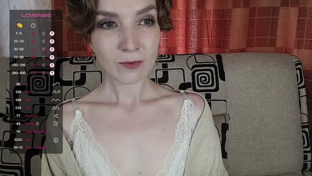 Snapshot of TinaWince chatting on June 4, 5:02 am TinaWince online show from June 4, 5:02 am