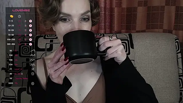 Snapshot of TinaWince chatting on June 5, 6:52 am TinaWince online show from June 5, 6:52 am