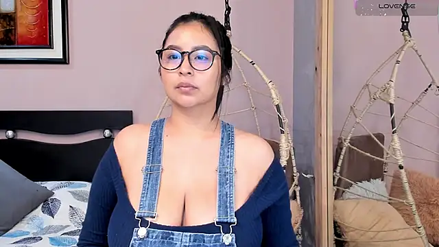 Snapshot of _alaiasmile_ chatting on October 5, 12:03 pm alaiasmile online show from October 5, 12:03 pm