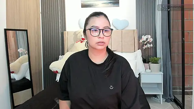 Snapshot of _alaiasmile_ chatting on August 3, 4:33 pm alaiasmile online show from August 3, 4:33 pm