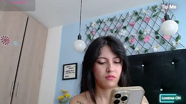 Snapshot of evatits_1 chatting on February 10, 12:08 pm evatits 1 online show from February 10, 12:08 pm