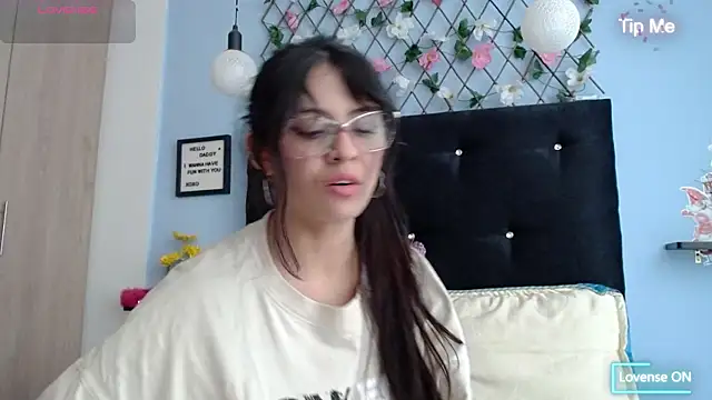 Snapshot of evatits_1 chatting on February 20, 12:25 pm evatits 1 online show from February 20, 12:25 pm