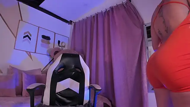 maye wells online show from January 28, 5:35 pm