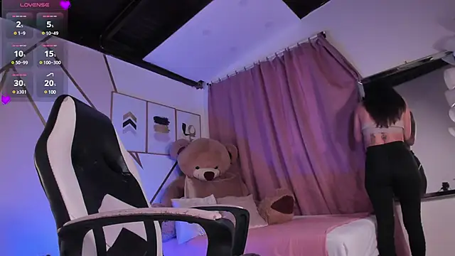 maye wells online show from February 17, 5:43 pm