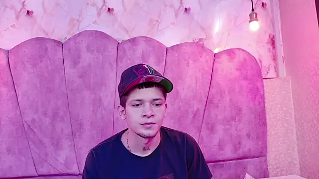 kendalltaylorr online show from December 18, 12:44 pm