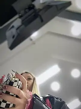 Snapshot of Teya_moon_ chatting on December 6, 11:33 am Teya moon  online show from December 6, 11:33 am