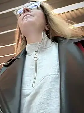 Snapshot of Teya_moon_ chatting on December 27, 10:12 am Teya moon  online show from December 27, 10:12 am