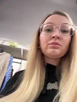 Snapshot of Teya_moon_ chatting on January 21, 10:08 am Teya moon  online show from January 21, 10:08 am