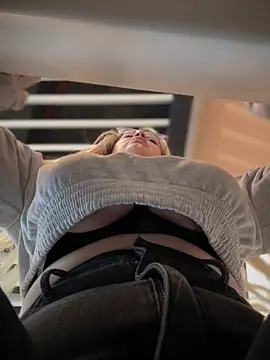 Snapshot of Teya_moon_ chatting on January 22, 11:12 am Teya moon  online show from January 22, 11:12 am