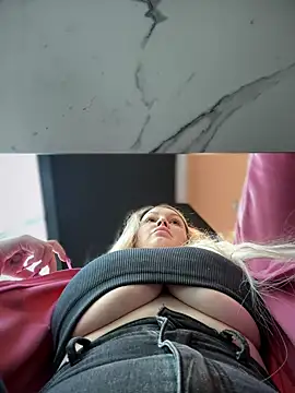 Snapshot of Teya_moon_ chatting on January 27, 11:43 am Teya moon  online show from January 27, 11:43 am