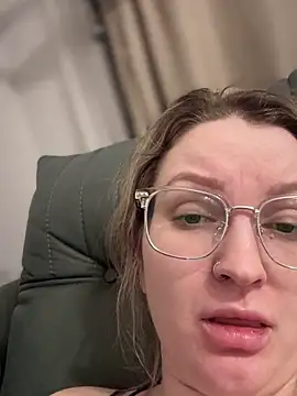 Snapshot of Teya_moon_ chatting on February 8, 7:05 pm Teya moon  online show from February 8, 7:05 pm