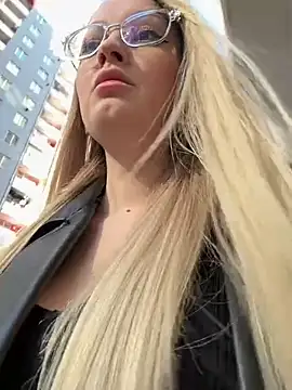 Snapshot of Teya_moon_ chatting on February 15, 11:50 am Teya moon  online show from February 15, 11:50 am