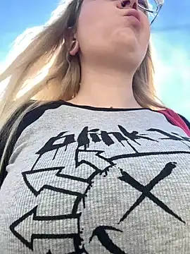 Snapshot of Teya_moon_ chatting on March 13, 10:47 am Teya moon  online show from March 13, 10:47 am