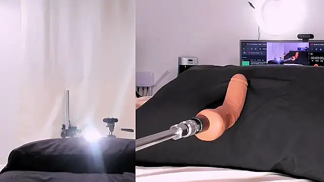 Criistal Thompson online show from January 15, 7:44 pm