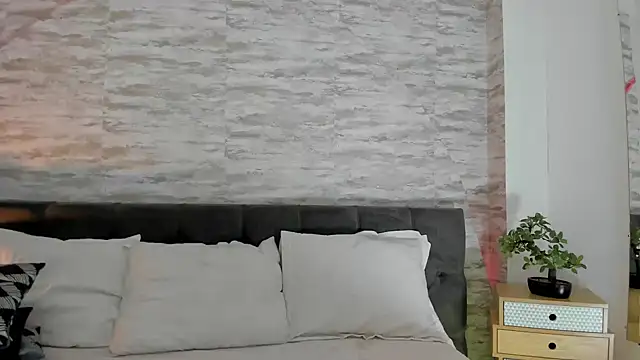 Anneth  M online show from September 30, 8:14 pm